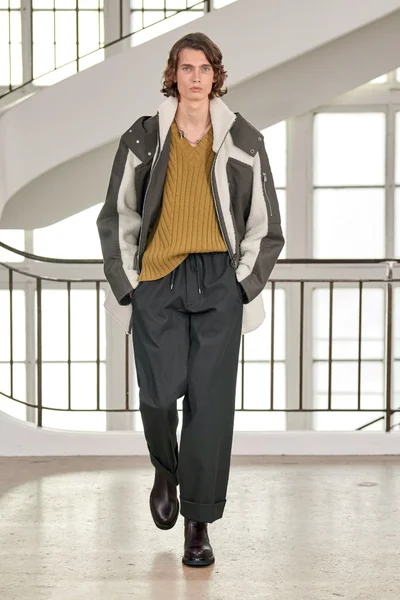 Look 12
